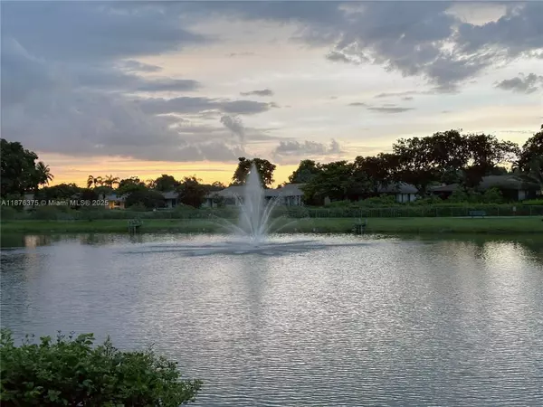 3483 Emerald Oaks Dr #1701, Hollywood, FL 33021