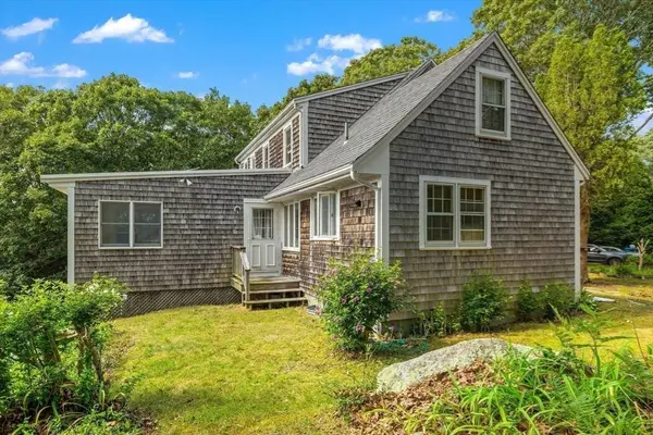 27 Upland Ave, Falmouth, MA 02540