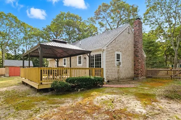 28 Shepard Pl, Falmouth, MA 02536