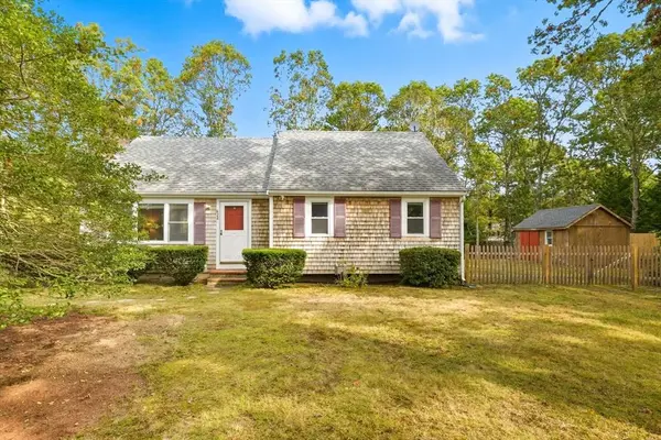 28 Shepard Pl, Falmouth, MA 02536