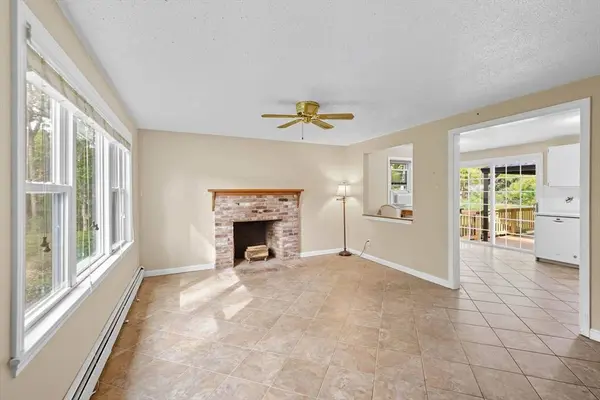 28 Shepard Pl, Falmouth, MA 02536