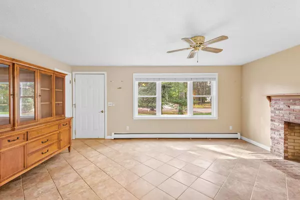 28 Shepard Place, Falmouth, MA 02540