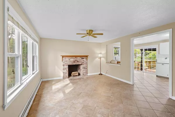 28 Shepard Place, Falmouth, MA 02540