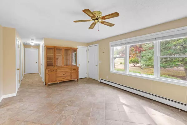 28 Shepard Place, Falmouth, MA 02540