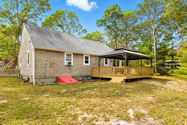 28 Shepard Place, Falmouth, MA 02540