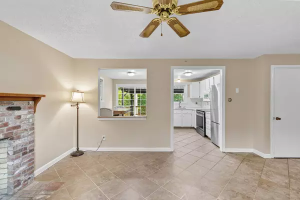 28 Shepard Place, Falmouth, MA 02540