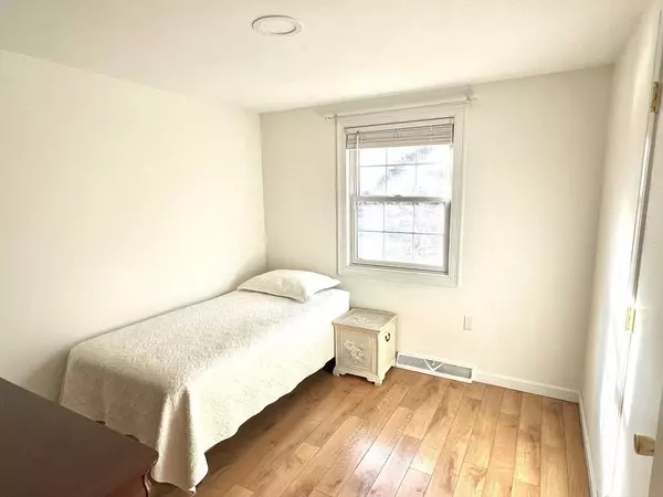 495 Sandwich Rd, Falmouth, MA 02536