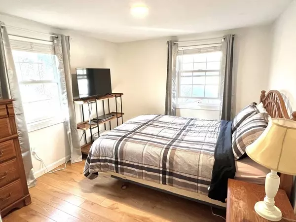 495 Sandwich Rd, Falmouth, MA 02536