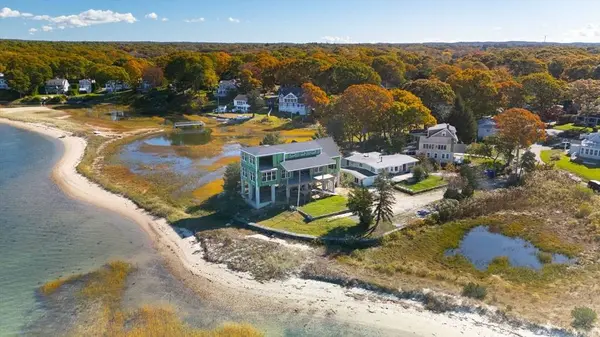 14 Navajo Rd, Bourne, MA 02559