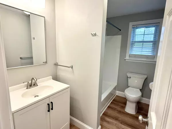 70 Cape Drive #APT 4C, Mashpee, MA 02649