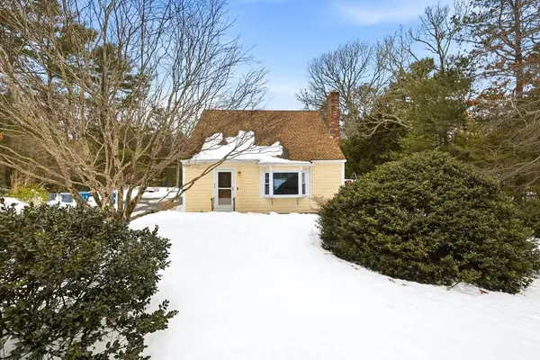 52 Birch St, Plymouth, MA 02360