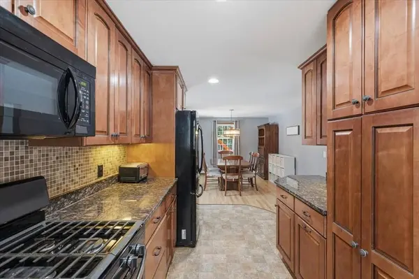 52 Birch St, Plymouth, MA 02360