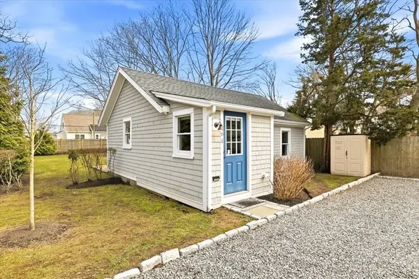 20 Nye Rd, Falmouth, MA 02540