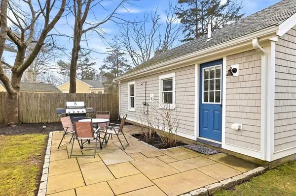 20 Nye Rd, Falmouth, MA 02540