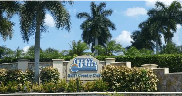 Welcome to Golfers Paradise With Beautiful Golf Course and Water Views!