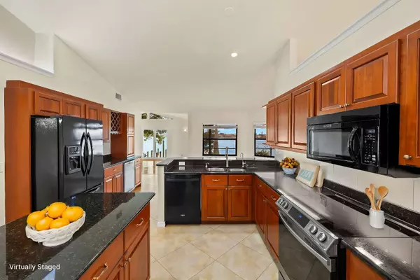 920 SW 4th Pl, Cape Coral, FL 33991