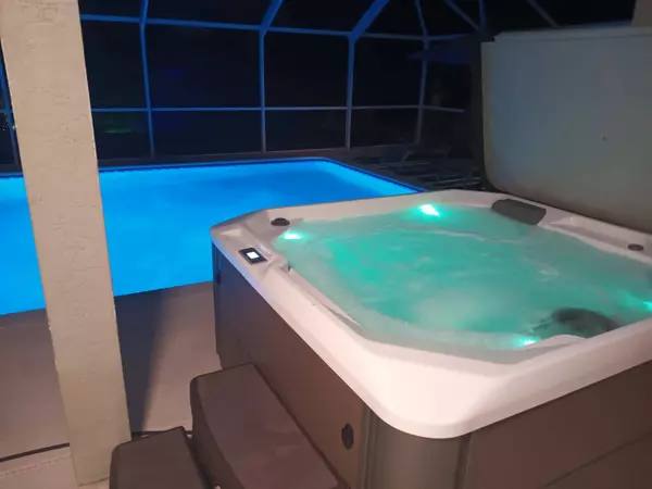 707 NE 2nd Ave, Cape Coral, FL 33909