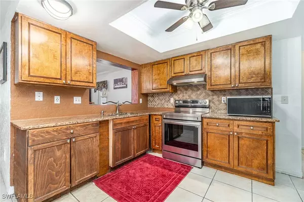 1214 SW 8th CT, Cape Coral, FL 33991