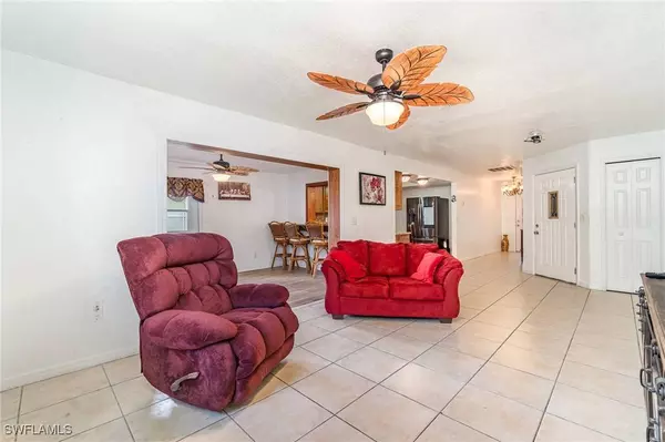 1214 SW 8th CT, Cape Coral, FL 33991