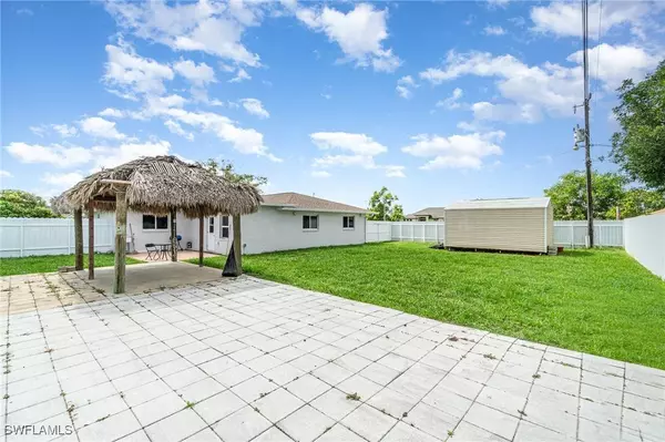 1214 SW 8th CT, Cape Coral, FL 33991