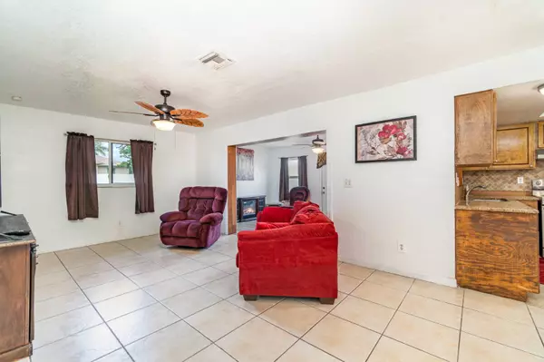 1214 SW 8th Ct, Cape Coral, FL 33991