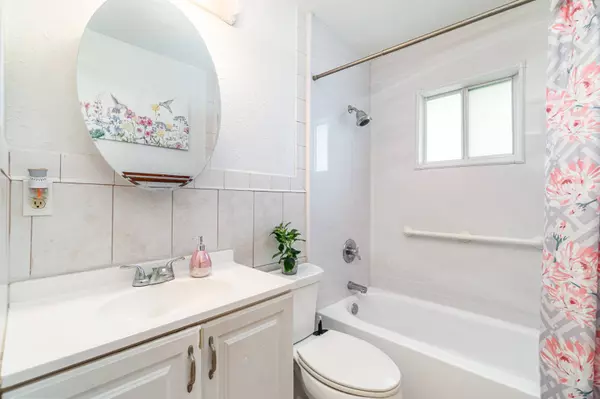 1214 SW 8th Ct, Cape Coral, FL 33991