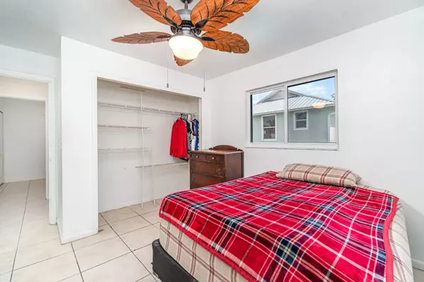 1214 SW 8th Ct, Cape Coral, FL 33991