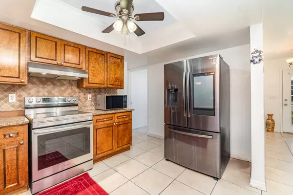 1214 SW 8th Ct, Cape Coral, FL 33991