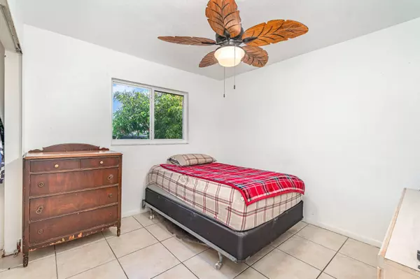 1214 SW 8th Ct, Cape Coral, FL 33991