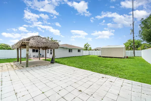 1214 SW 8th Ct, Cape Coral, FL 33991