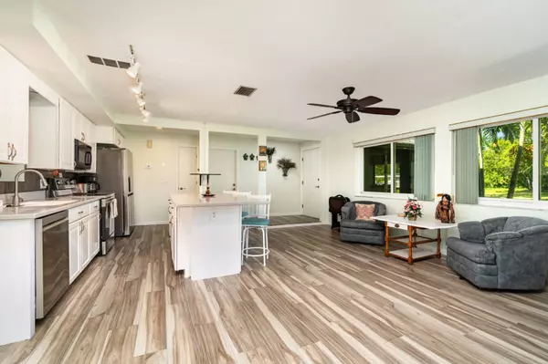 3260 Pinetree St, Port Charlotte, FL 33952