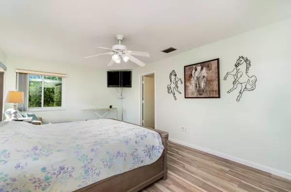 3260 Pinetree St, Port Charlotte, FL 33952