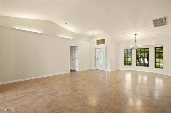 920 SW 4th PL, Cape Coral, FL 33991