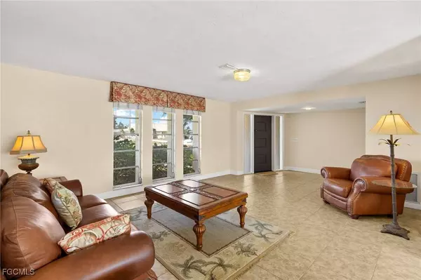 1740 Savona Pkwy, Cape Coral, FL 33904