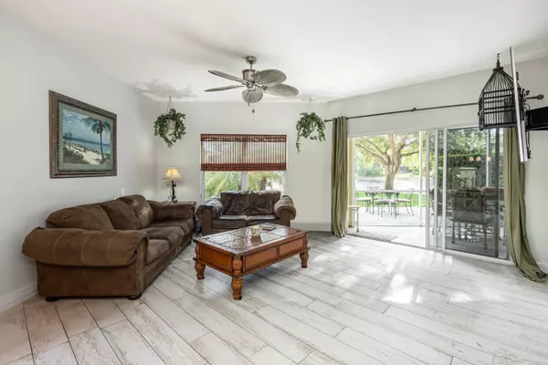 1240 Shady Rest Ln #104, Naples, FL 34103