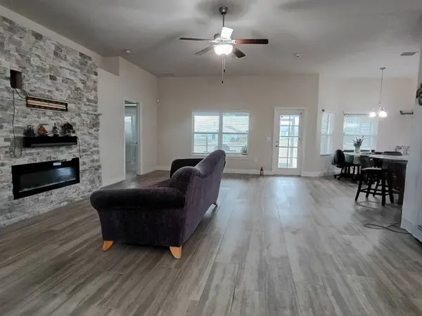 1426 NE 5th Pl, Cape Coral, FL 33909
