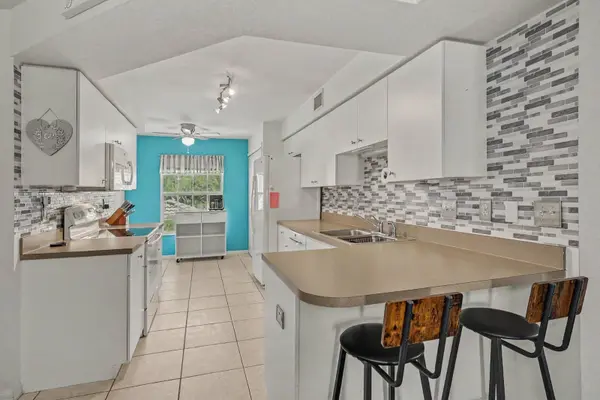 15405 Cedarwood Ln #201, Naples, FL 34110