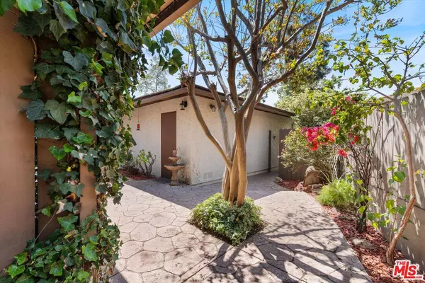 1126 Bright Glen Cir, Westlake Village, CA 91361