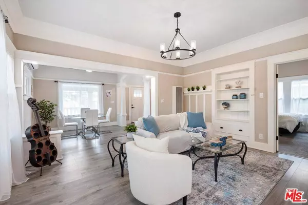 853 W 50th St, Los Angeles, CA 90037