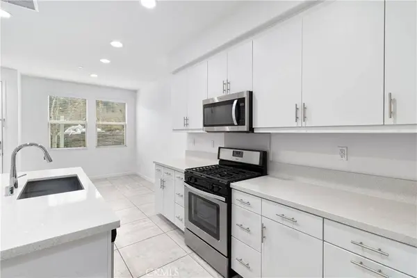 2625 Verna DR #114, Corona, CA 92883