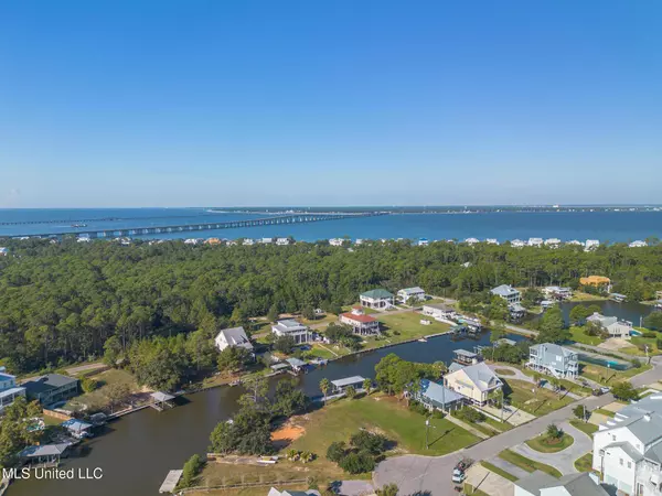 Golf View Drive, Pass Christian, MS 39571