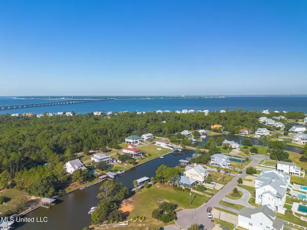 Golf View Drive, Pass Christian, MS 39571