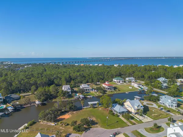 Golf View Drive, Pass Christian, MS 39571