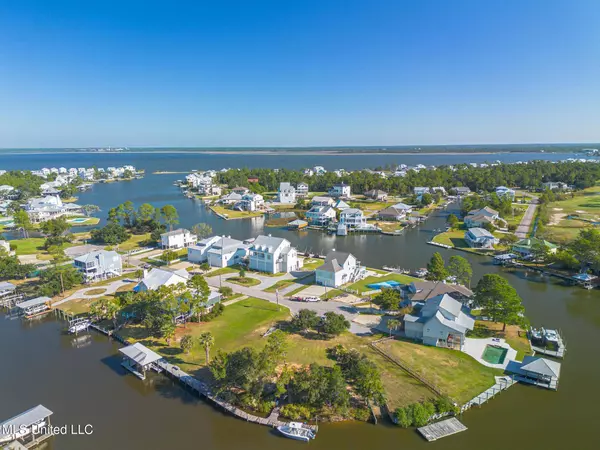 Golf View Drive, Pass Christian, MS 39571