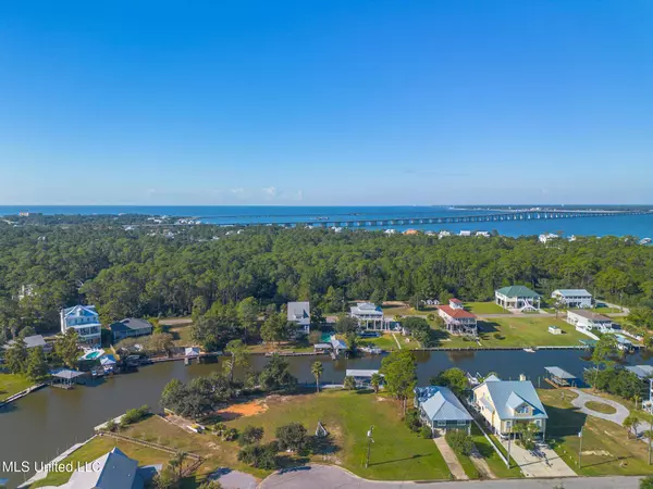 Golf View Drive, Pass Christian, MS 39571