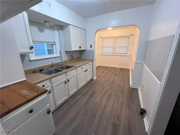 853 Russell AVE, Akron, OH 44307