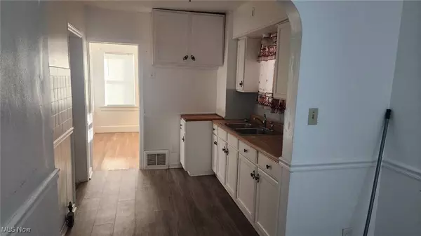 853 Russell AVE, Akron, OH 44307