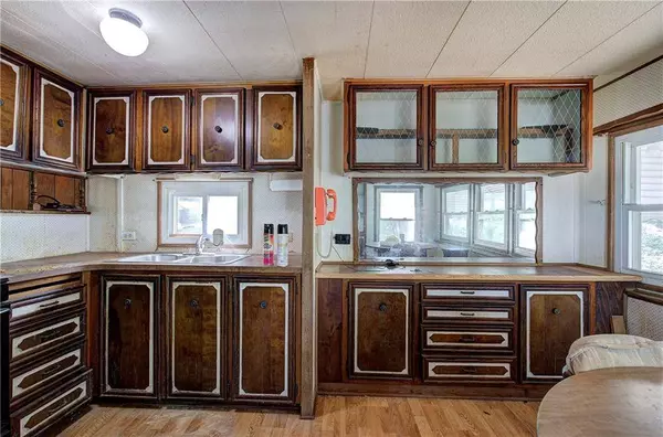 92 Valley TRL SE, Acworth, GA 30101