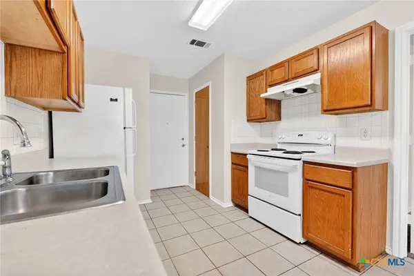 2411 Thoroughbred DR, Killeen, TX 76549