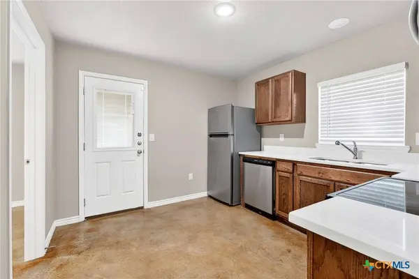 1015 N 10th ST, Killeen, TX 76541